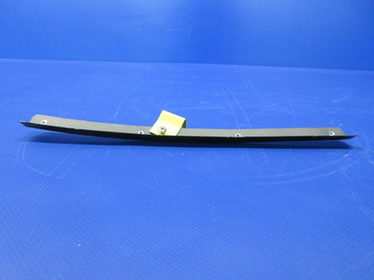 Piper PA-28-181 Co-Pilot Center Window Retainer Top & Sides 76264-00 (1224-2042)