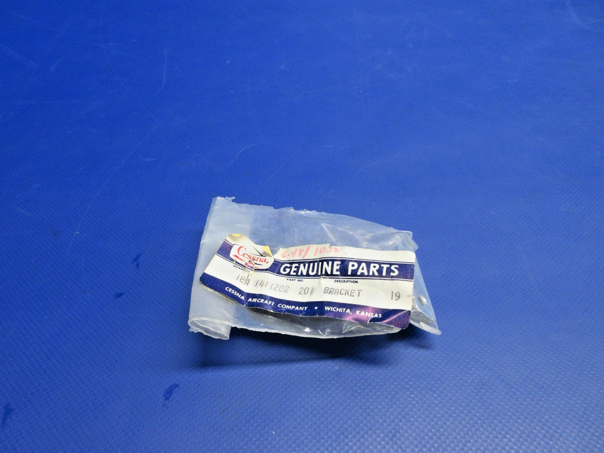 Cessna Window Latch Bracket P/N 1411202-201 NOS (0826-899)1