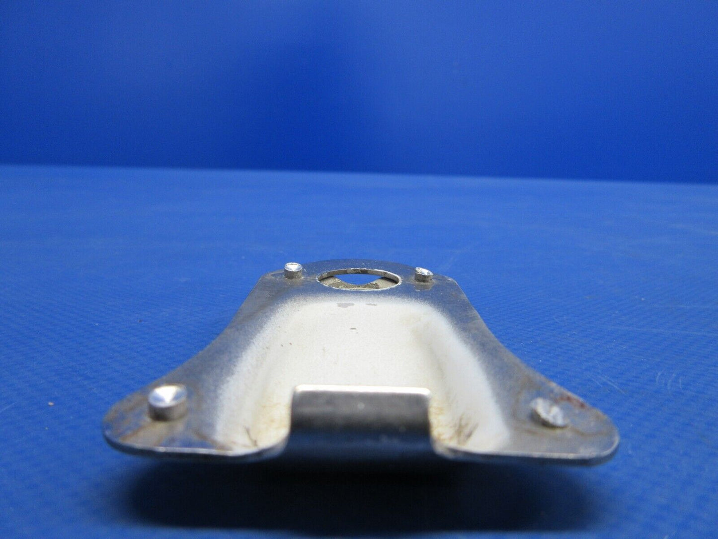 Piper PA-28-181 Archer Cowl Fastener Clip P/N 65889-00 LOT OF 4 (0624-899)