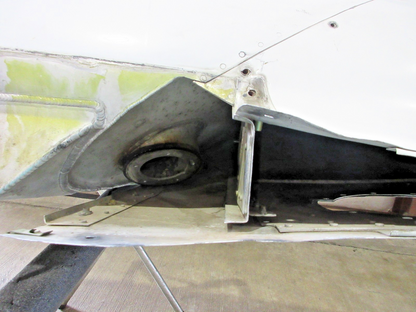 Cessna 310N Wing Tip Tank RH P/N 5092301-1 w/ Rear Fairing (0626-824)4