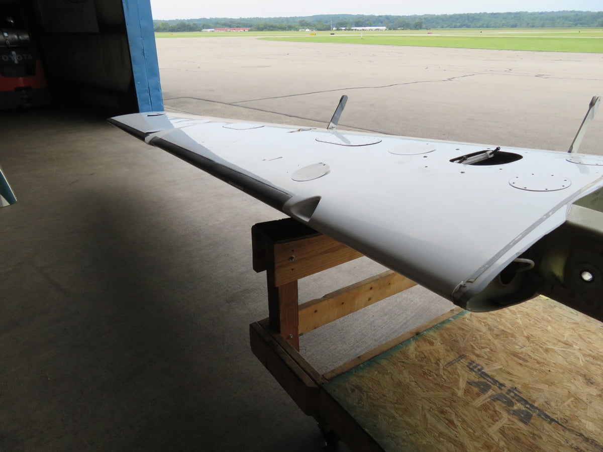 DAMAGED 2005 Cirrus SR22 Left and Right Hand Wing FIBERGLASS EDUCATION (0826-99)9