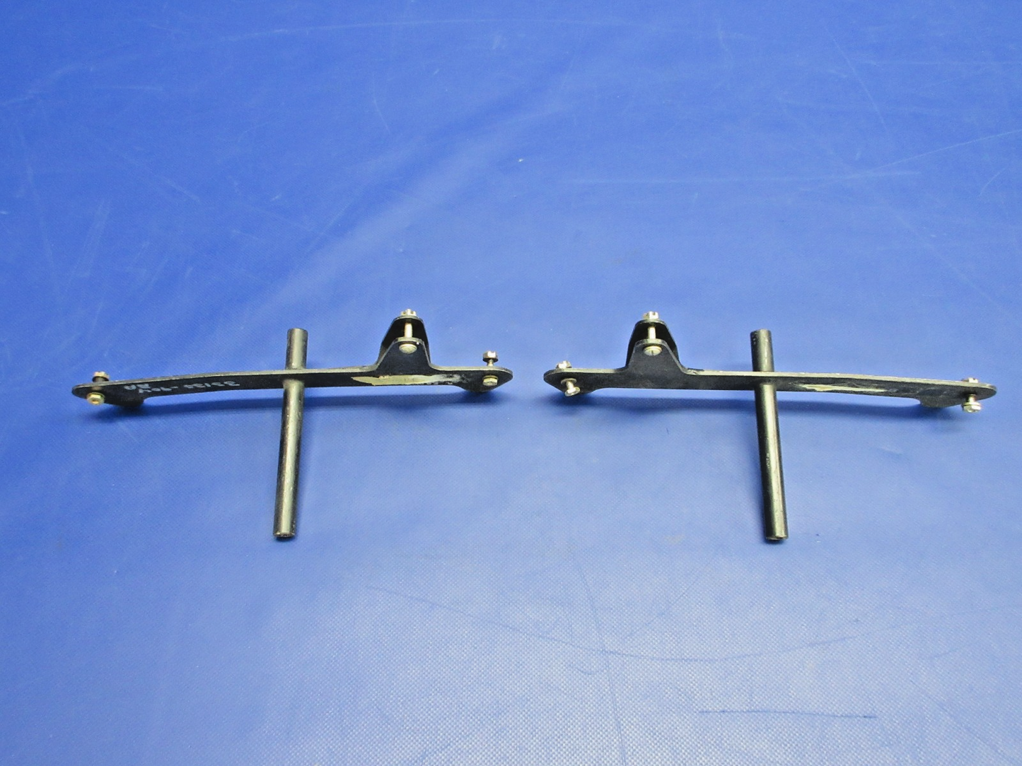 Piper PA-28 Aileron Bellcrank LH & RH P/N 35614-10 & -11 (0426-737)1