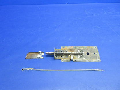 Cessna 150 / 152 RH Cabin Door Latch P/N 0511260-2 FOR PARTS (0926-899)0