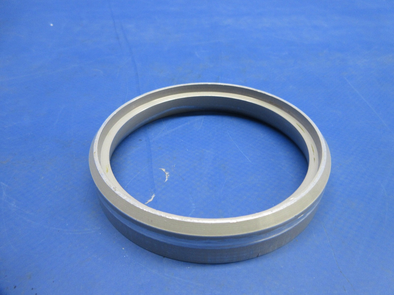 Bell 47J-2 Main Rotor Blade Grip Bearing Ring P/N 47-120182-1 (1124-898)2