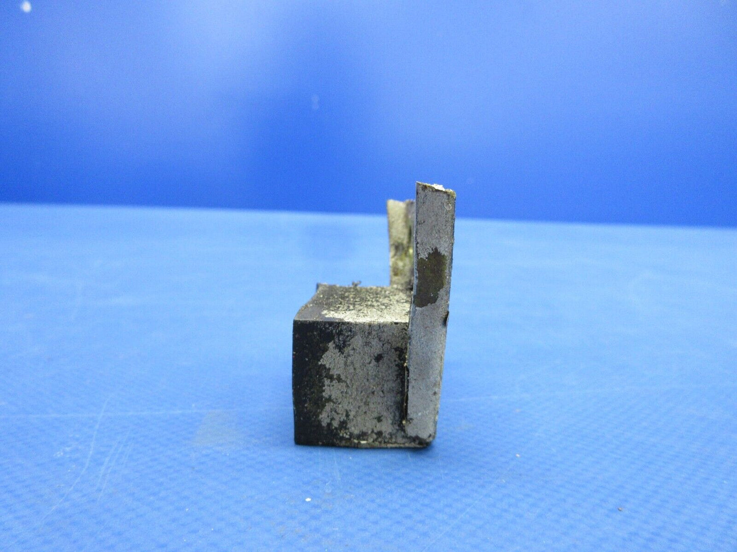 Piper PA-23-250 Aztec Landing Gear Bumper Assy P/N 17518-00 (0624-1336)