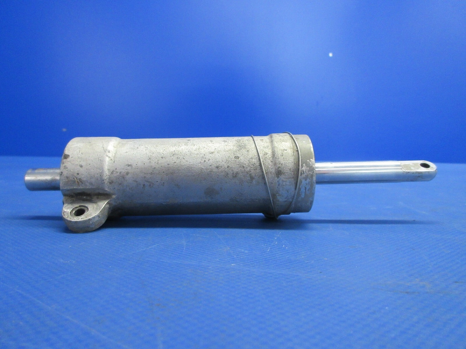 Cessna 337 / P337H Skymaster Shimmy Dampener Assy P/N 1442112-496 (0724-774)2