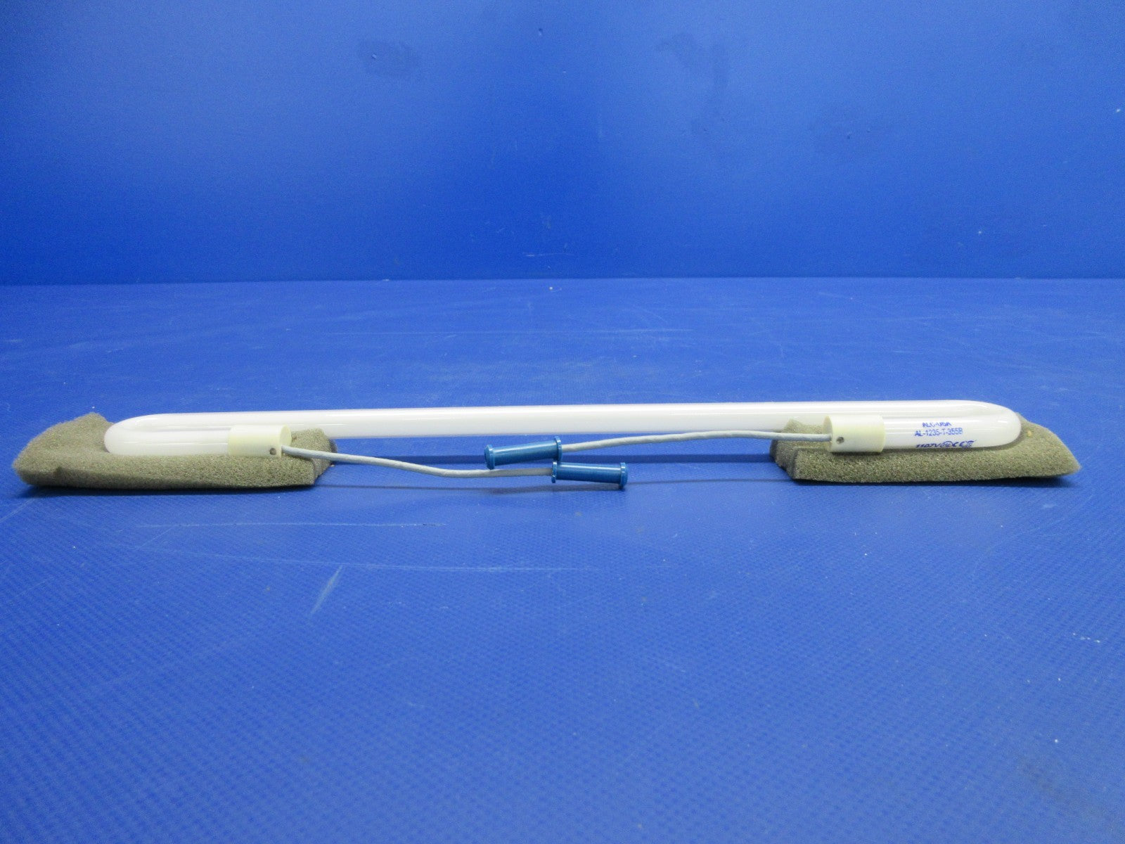 Beech Beech Jet Curved Back Neon Tube Lamp P/N AL-1235-T-355B NOS (0326-723)9