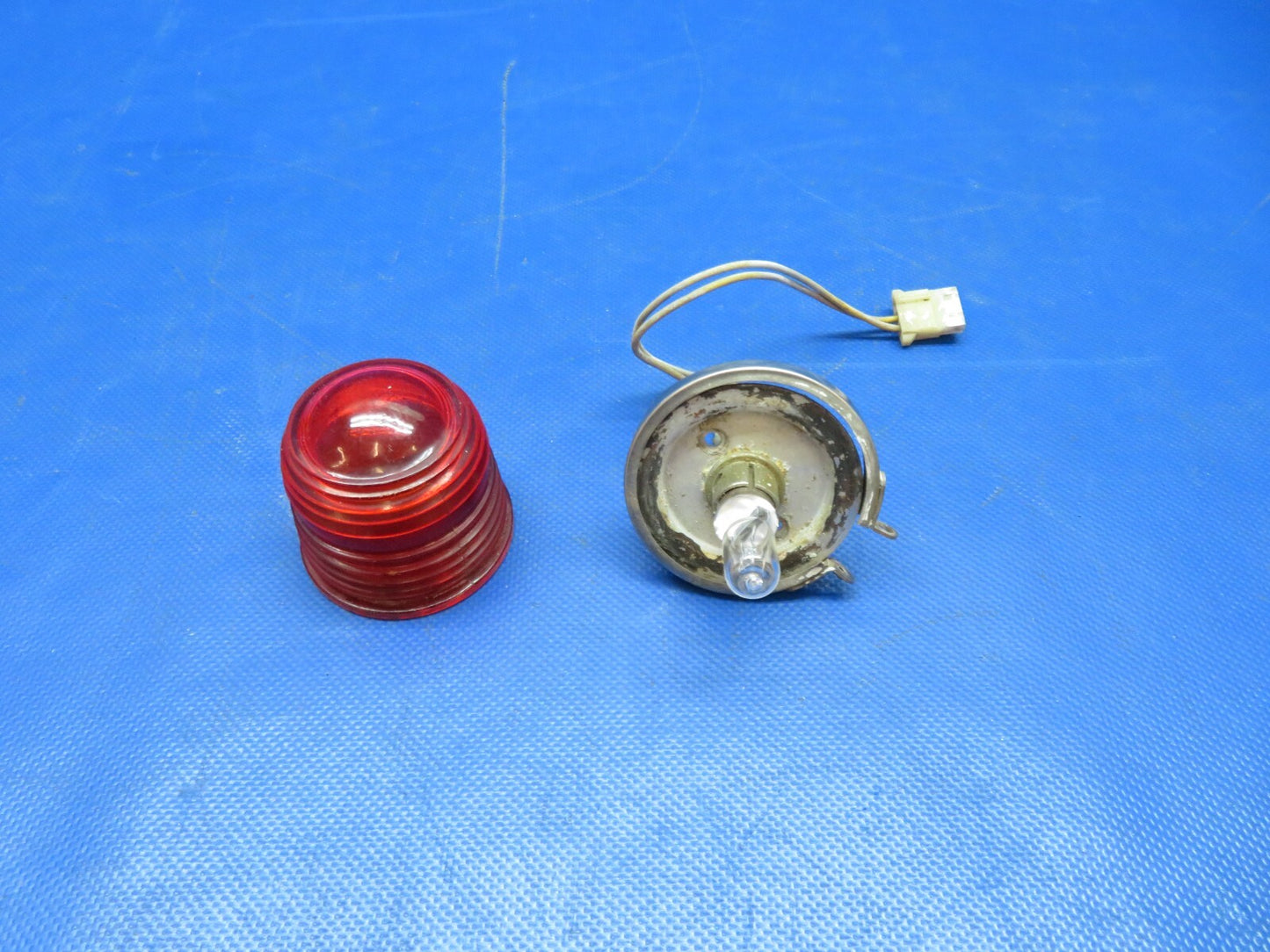 Cessna 172 / 172P Flashing Beacon Light Assy 24v C621001-0102 TESTED (0824-144)1