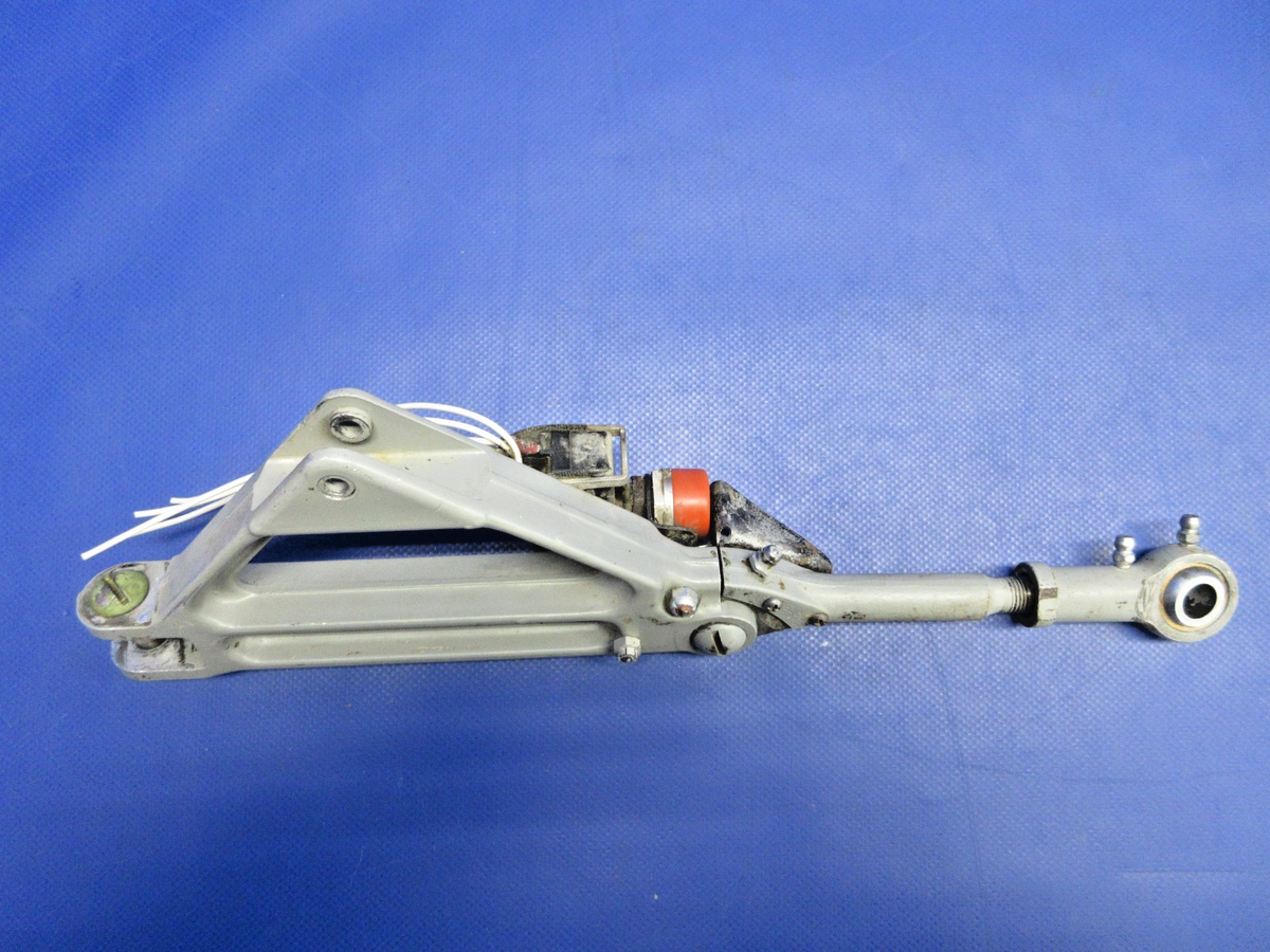 Piper PA-24-250 Comanche LH Main Gear Side Brace Link P/N 20767-00 (0526-733)3