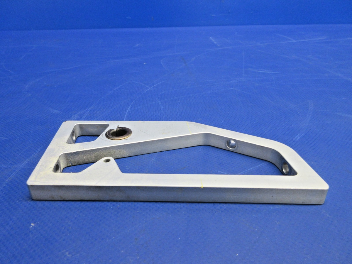 Diamond DA-40 Control Column Mounting Bracket P/N DA4-2703-15-00 (0926-885)5