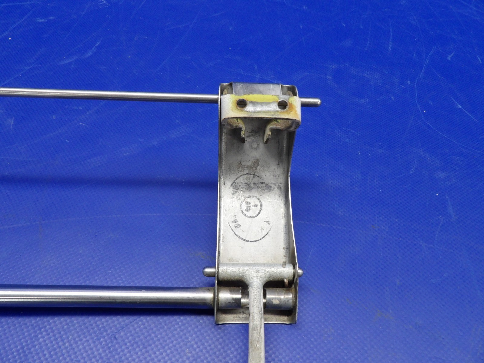 Beech D95A Travel Air LH Emergency Window Handle P/N 35-415312-3 (0226-513)13