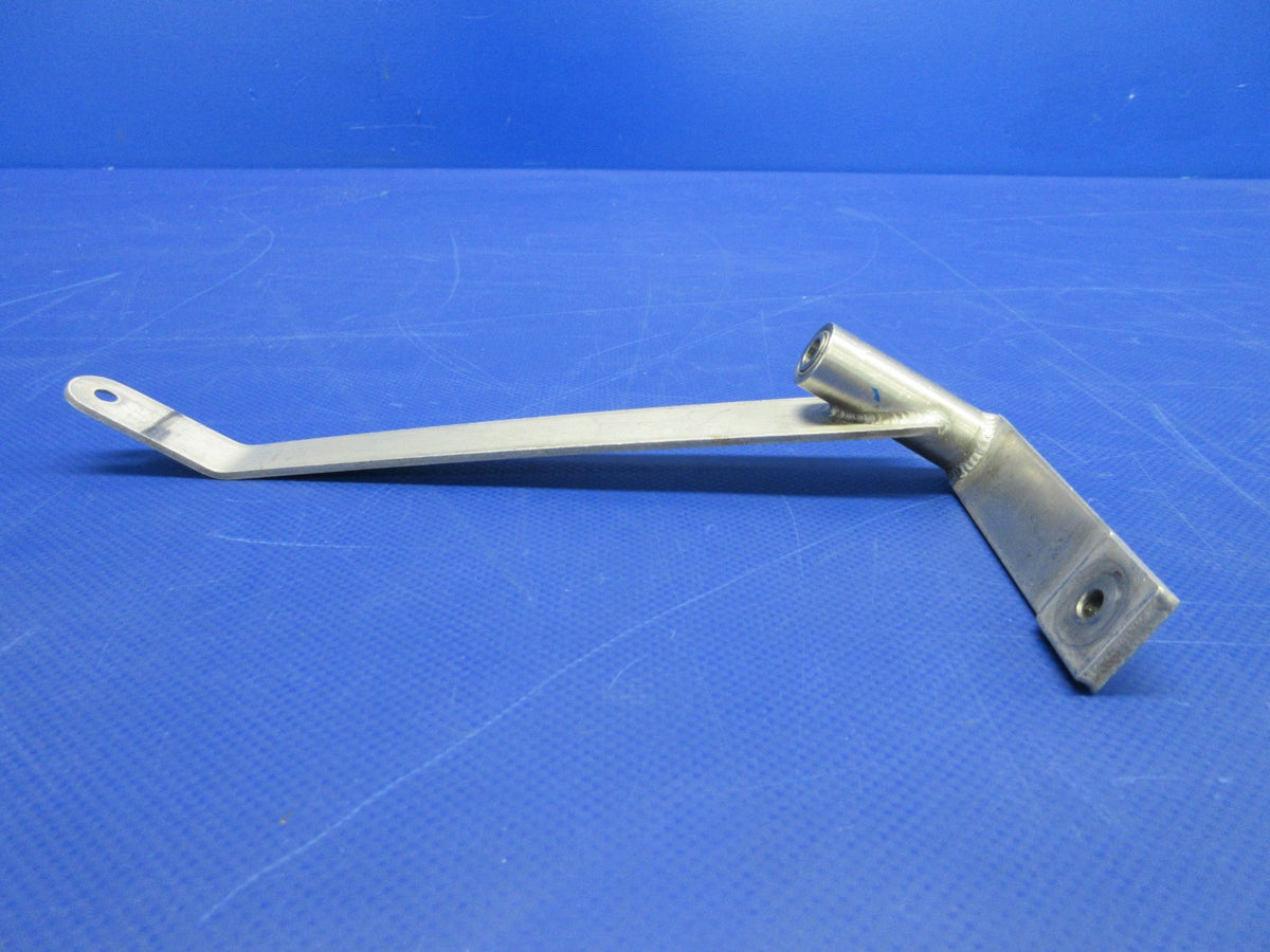 Beech 76 Duchess RH Fuel Selector Lever P/N 105-940011-18 (0526-859)8