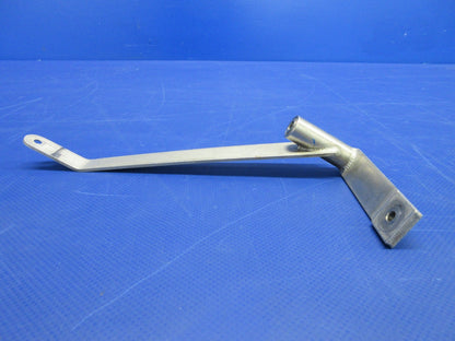 Beech 76 Duchess RH Fuel Selector Lever P/N 105-940011-18 (0526-859)8