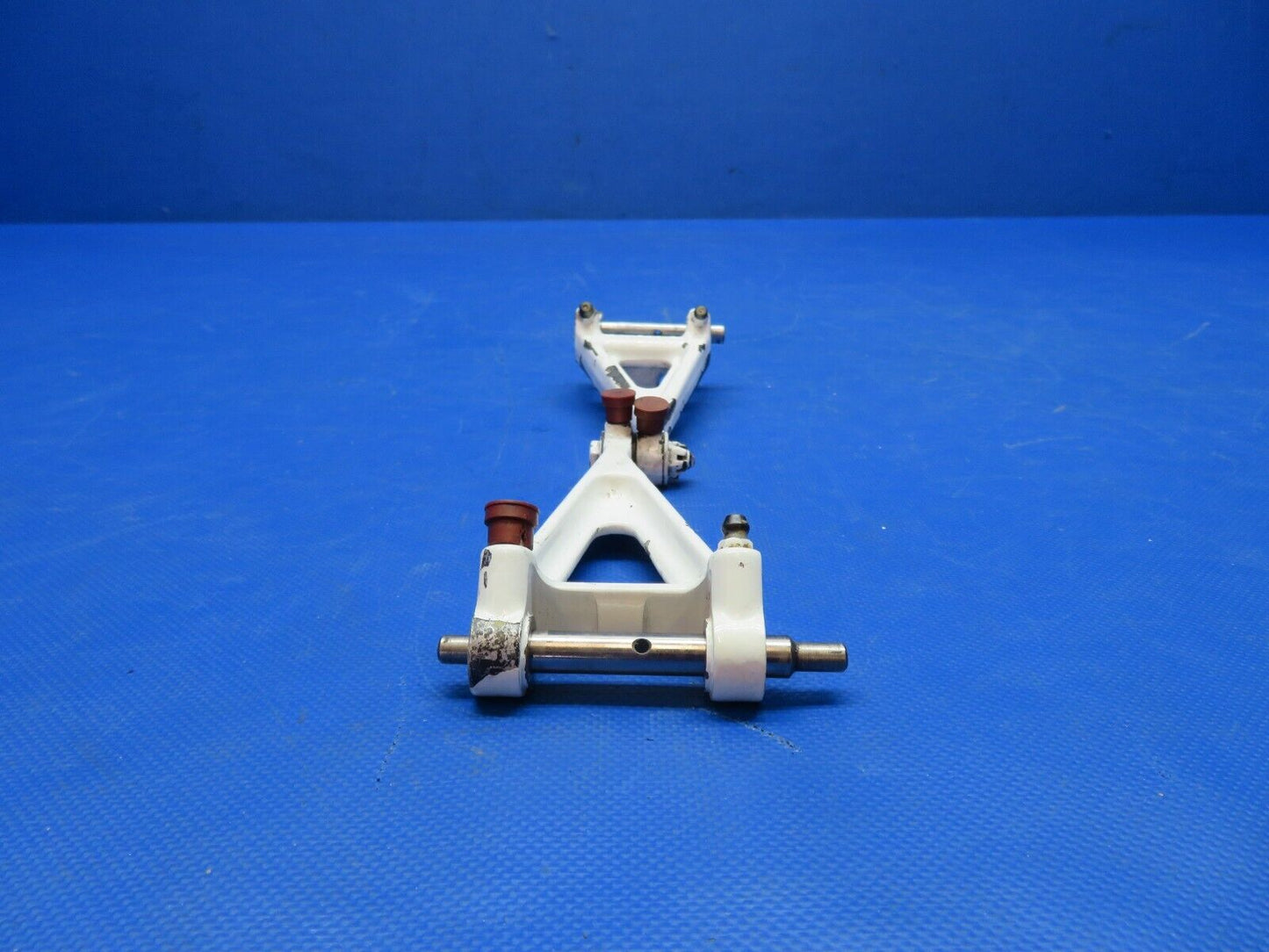 Beech 95 Upper & LWR Nose Gear Torque Knees w/ Pins P/N 35-820107-1 (0624-1807)