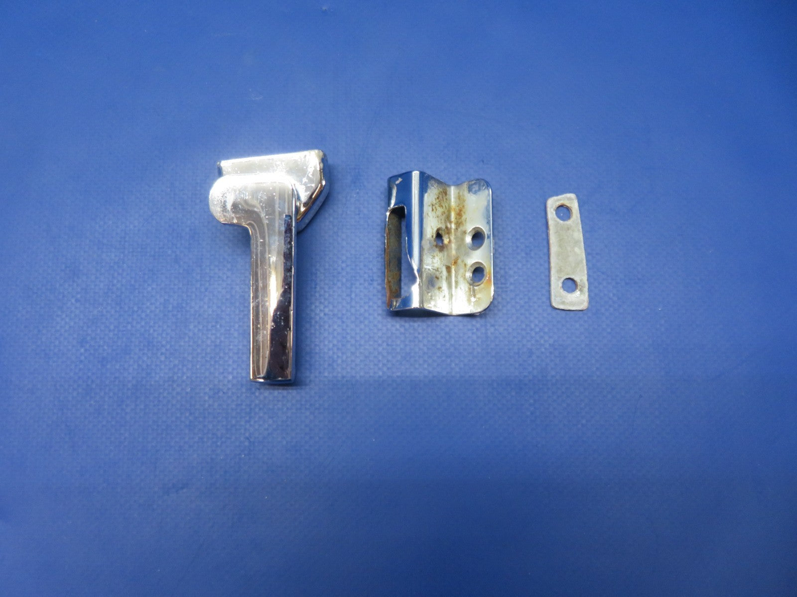 Cessna 337 / 337D Window Latch Bracket, Handle & Plate 1411202-201 (0326-138)2