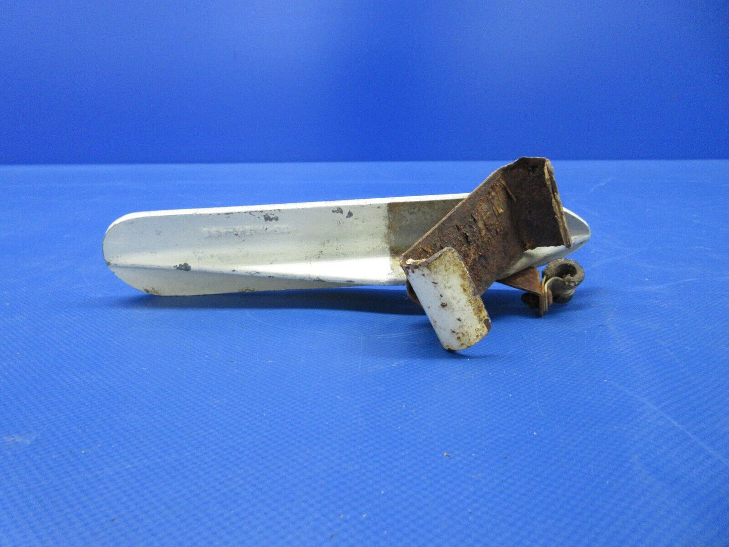 Cessna Cabin Step Assy w/ Bracket RH P/N 0541154-495 (0324-713)