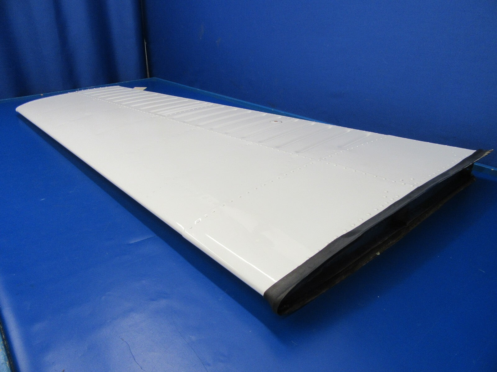 Beech Baron 55 RH Horizontal Stabilizer P/N 95-620010-624 (1019-322)5
