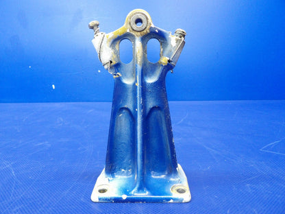 Piper PA-31T1 Cheyenne Elevator Center Hinge P/N 45253-03 (0626-1345)0