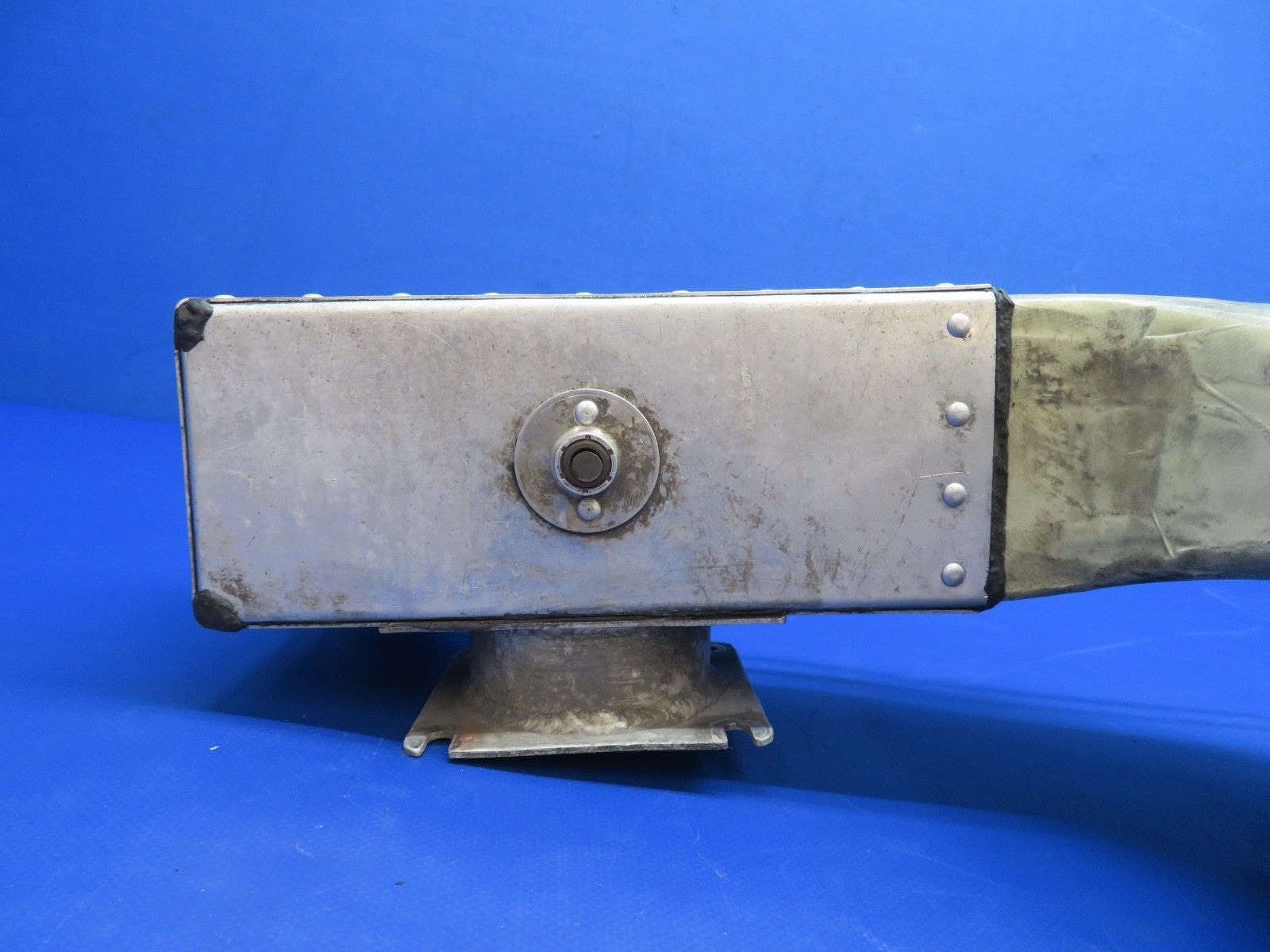Cessna 310 / 310J Air Induction Box P/N 0850440-10, 0850440-11 (0326-1756)3