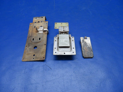 Cessna 150 / 152 Door Latch P/N 0413388-1 FOR PARTS (0724-1831)