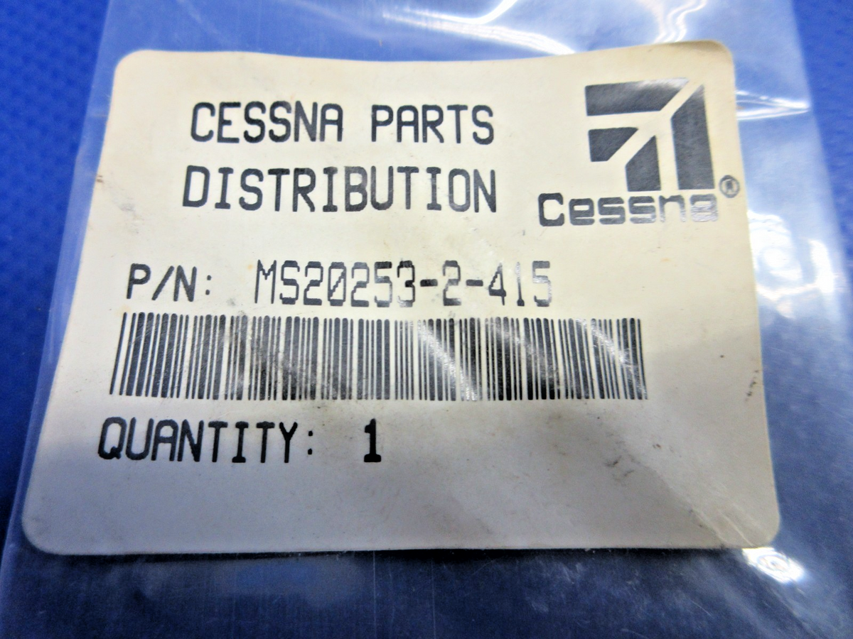 Cessna Oil Door Hinge Half w/Pin P/N 5952108-10 NOS (0926-728)9
