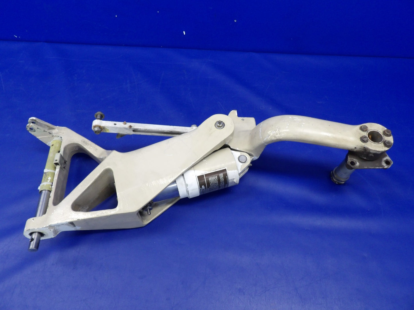 #Beech 76 Duchess LH Main Landing Gear P/N 105-810019-1 (0526-2046)0