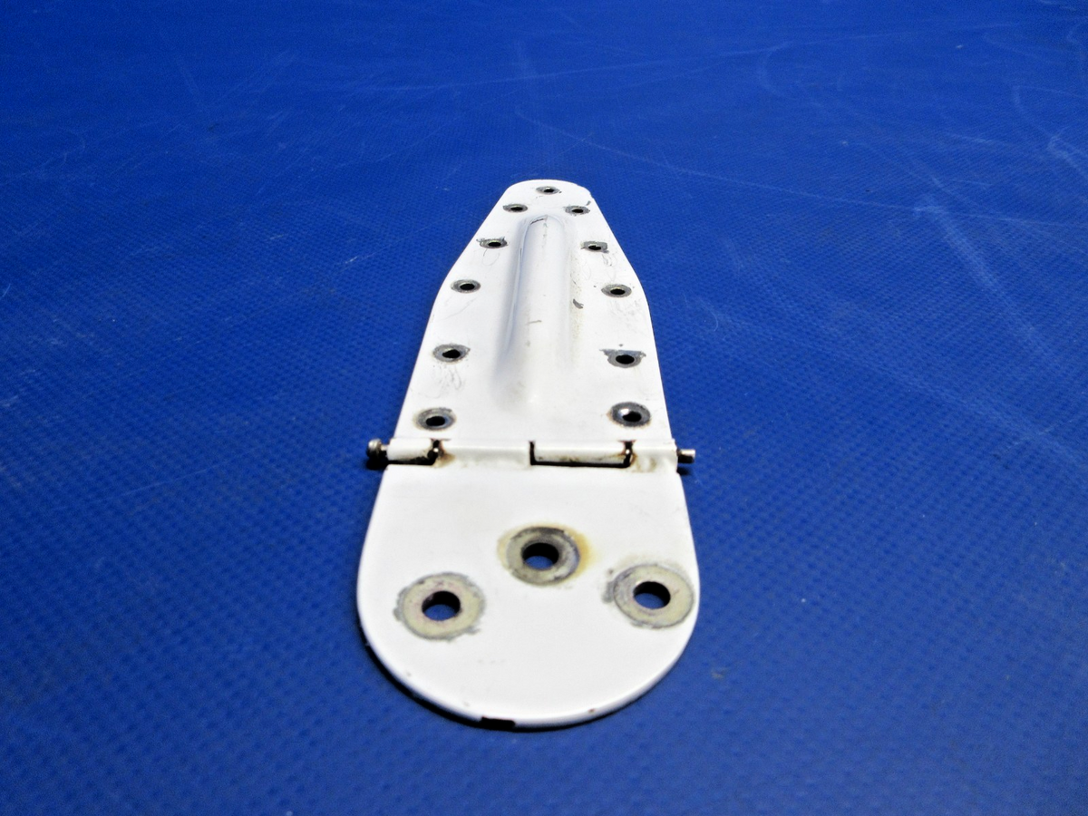Cessna 172 / 172RG LH Cabin Door LWR Hinge P/N 2417003-1 (0926-872)8