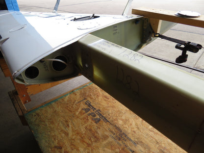 DAMAGED 2005 Cirrus SR22 Left and Right Hand Wing FIBERGLASS EDUCATION (0826-99)8