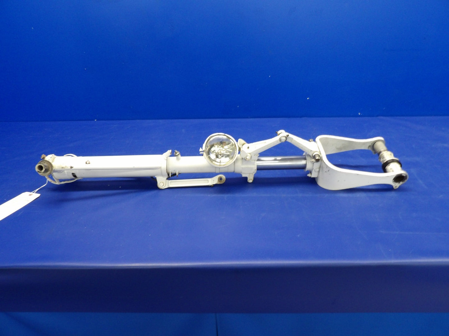 Cessna 310 / 310I Nose Landing Gear P/N 0842000-77 FOR PARTS (0326-2006)0