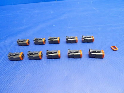 Cirrus Tanis Harness Plastic Socket P/N TCS2598 NOS LOT OF 10 (0426-1228)7