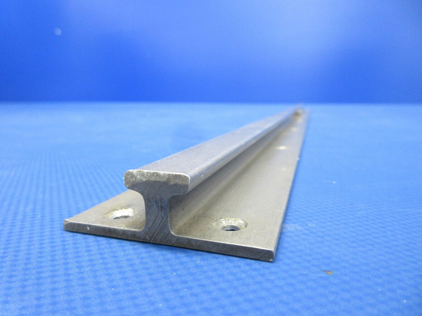 Beech C24R Sierra Seat Track OTBD RH P/N 169-400005-920 (0524-2033)