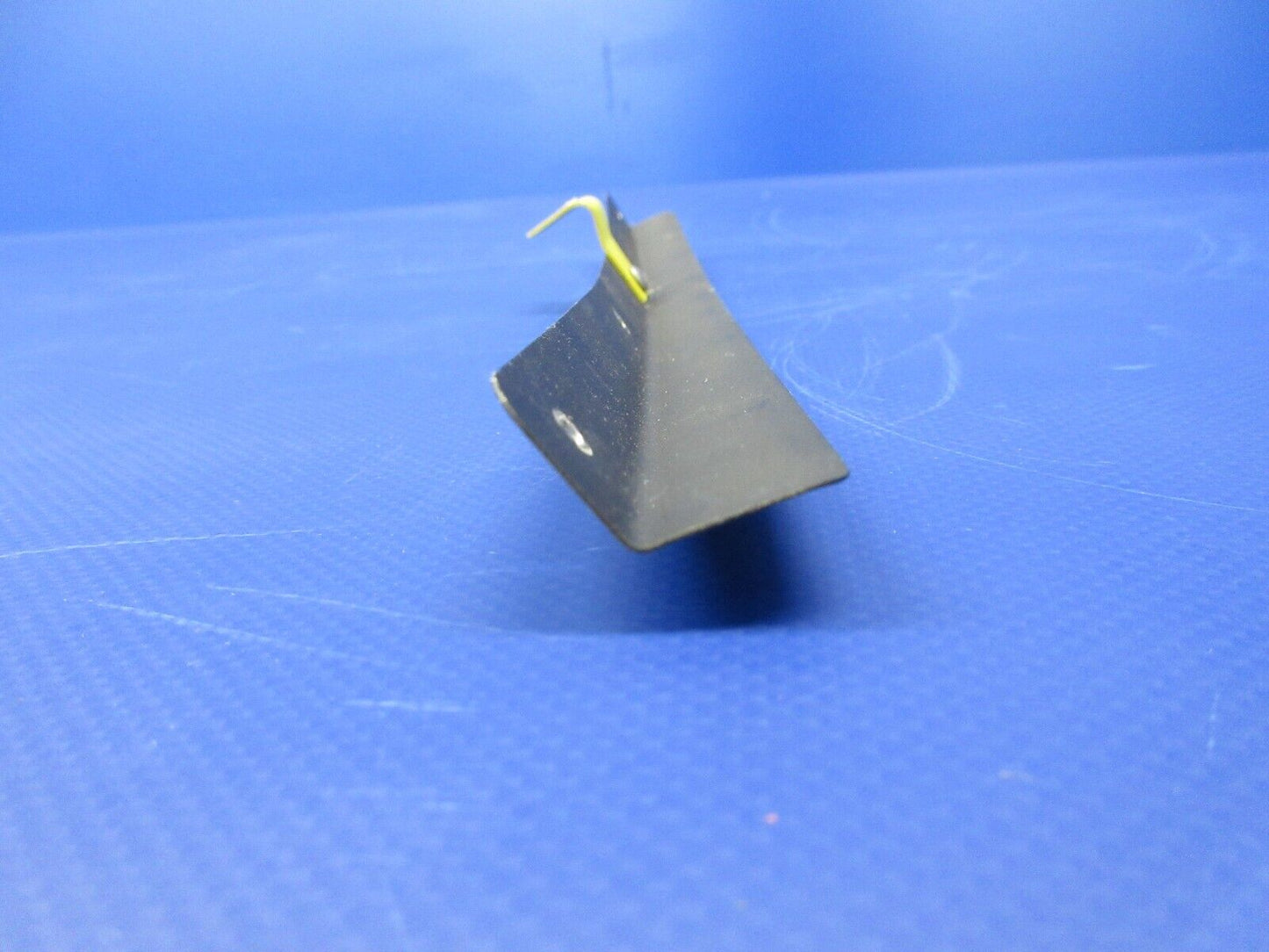 Piper PA-28-181 Pilot Center Window Retainer Bottom & Sides 76264-00 (1224-2043)