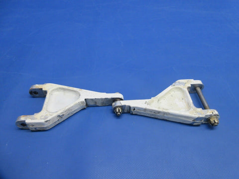 Piper PA-32RT-300T Lance II RH Main Landing Gear Torque Link 67012-00 (0924-863)
