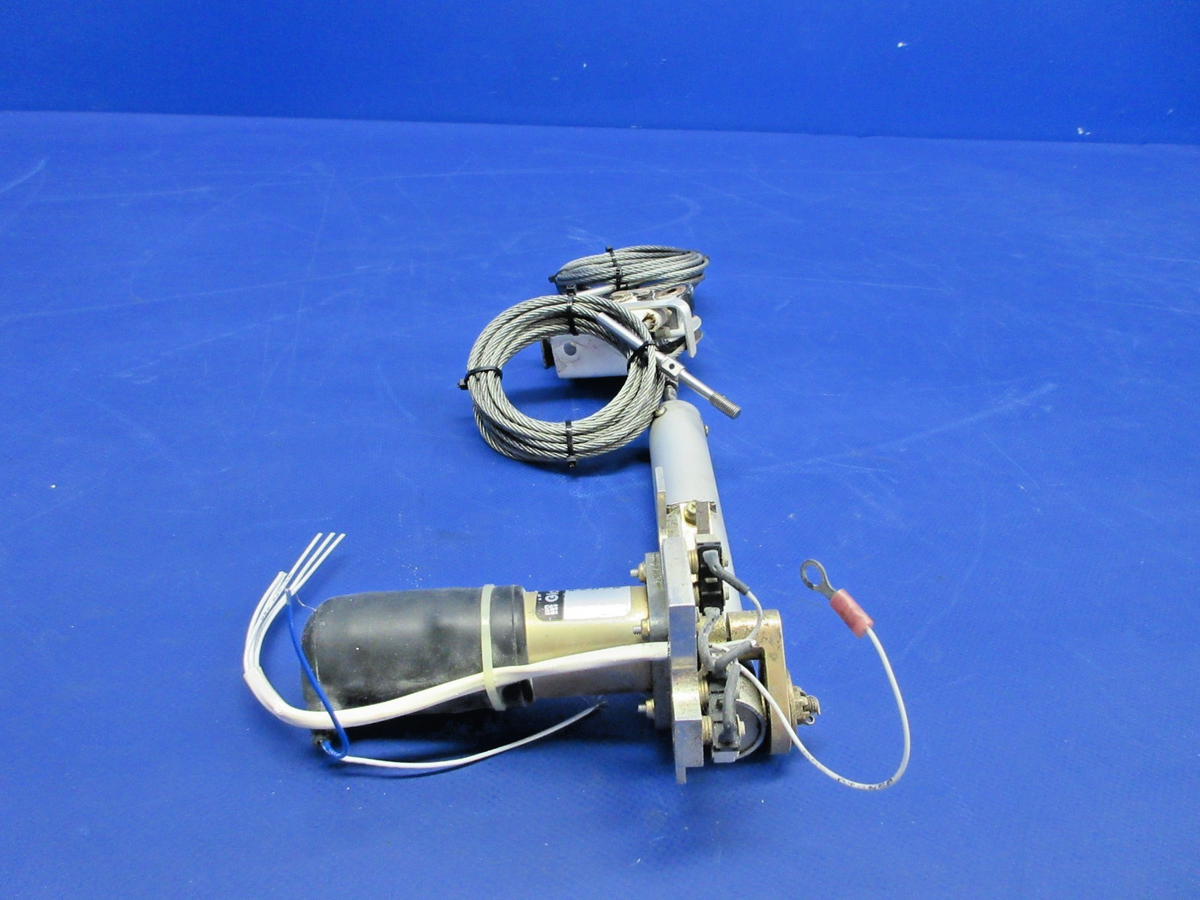 Cirrus SR22 Globe Motors Roll Trim Motor 24V P/N 317A386 TESTED (0926-737)7