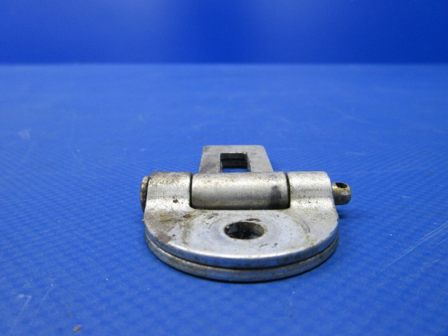 Cessna 180 / 180K Seat Belt Latch Assy P/N 0711083-1 (0524-1389)