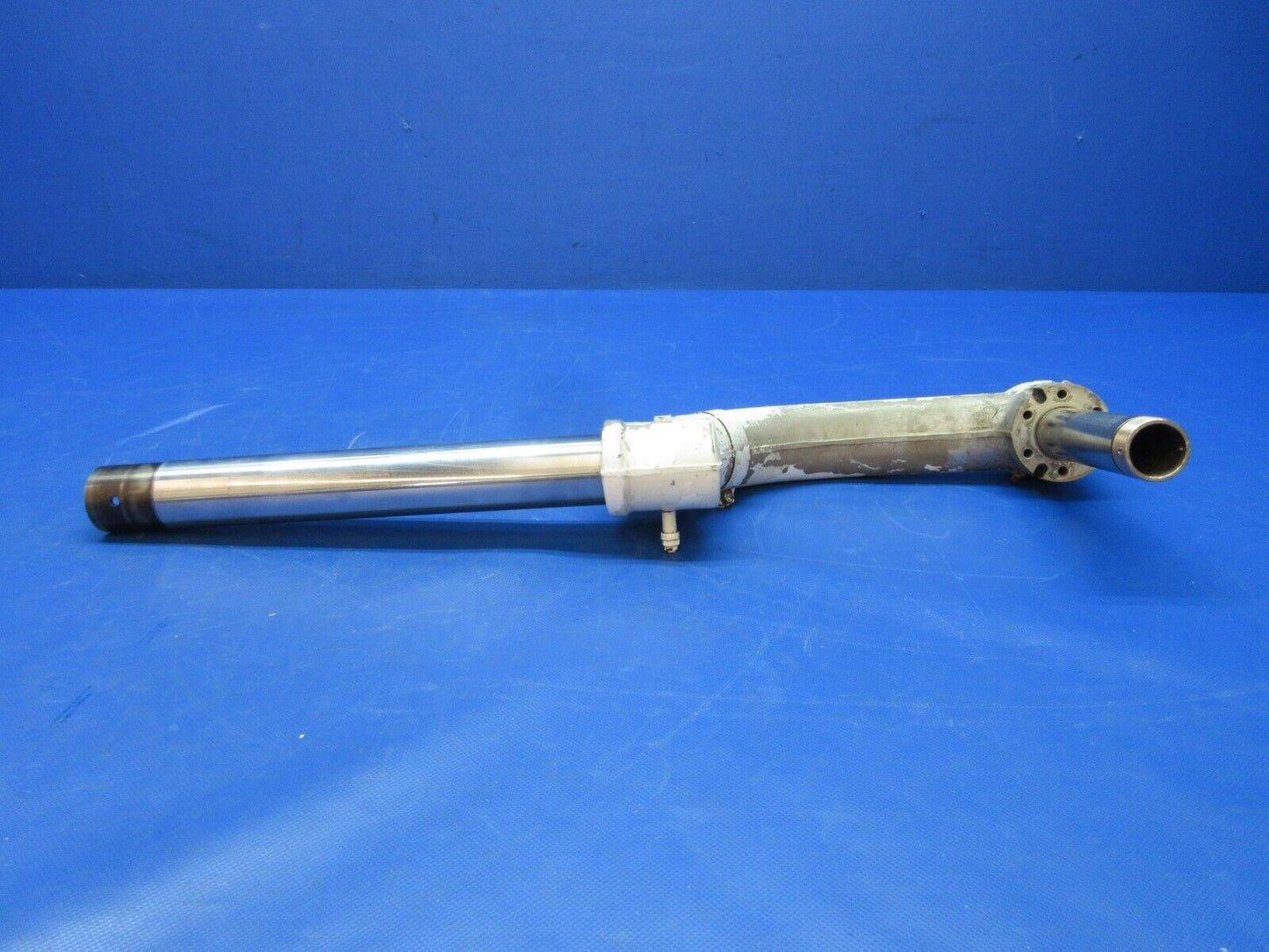 Piper PA-23-250 Aztec RH Main Gear Yoke, Rod & Axle P/N 31824-02 (0924-1289)