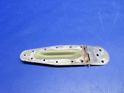 Cessna 172 / 172RG LH Cabin Door LWR Hinge P/N 2417003-1 (0926-872)3