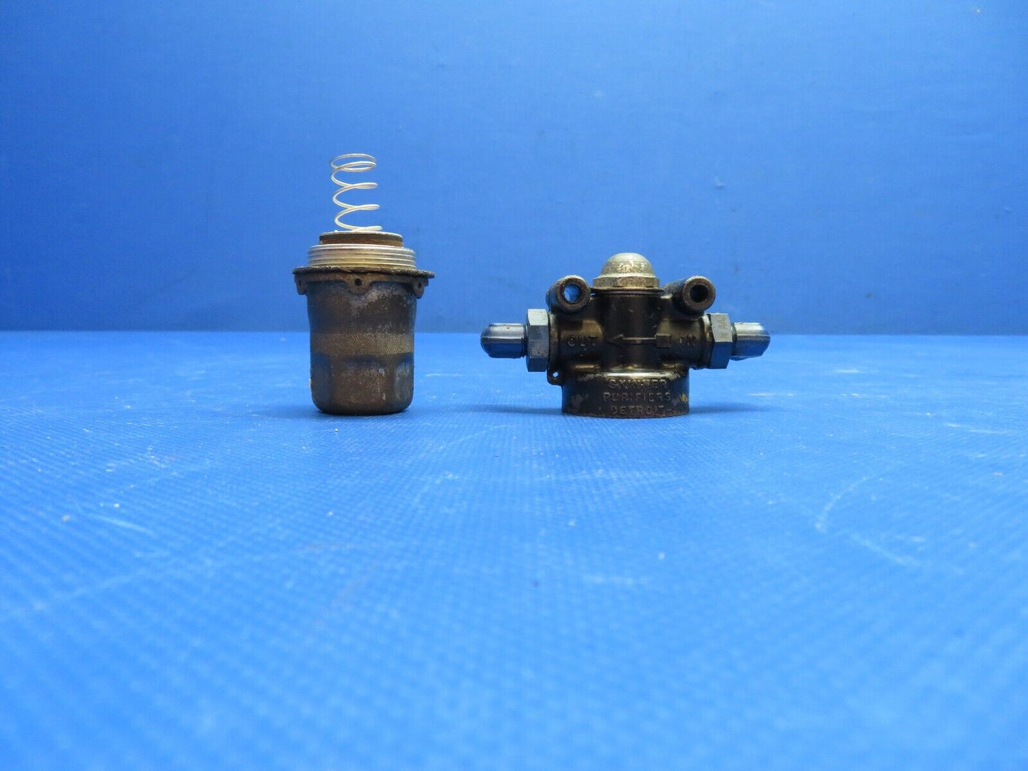 Early Cessna 310 / 310B Skinner Filter Assy P/N 08504758 (0824-1725)