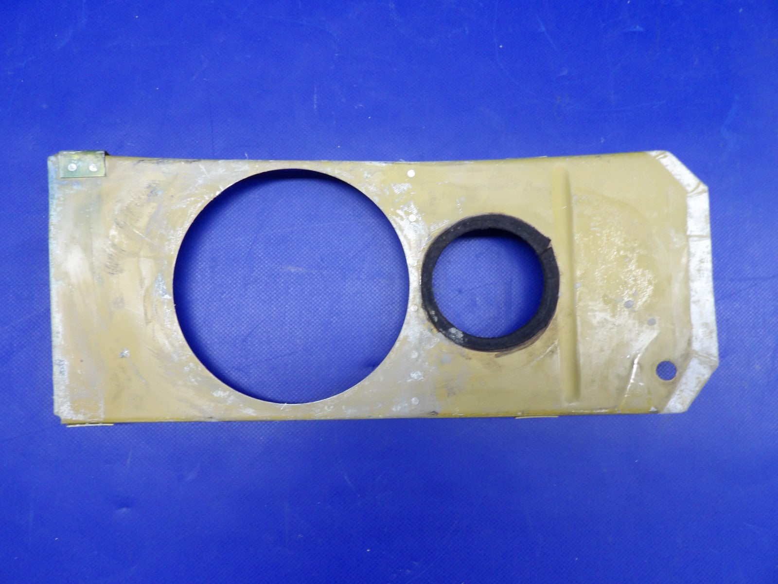 Beech D95A Travel Air LH Fuel Cell Bladder Bulkhead P/N 50-110010-98 (0226-517)1