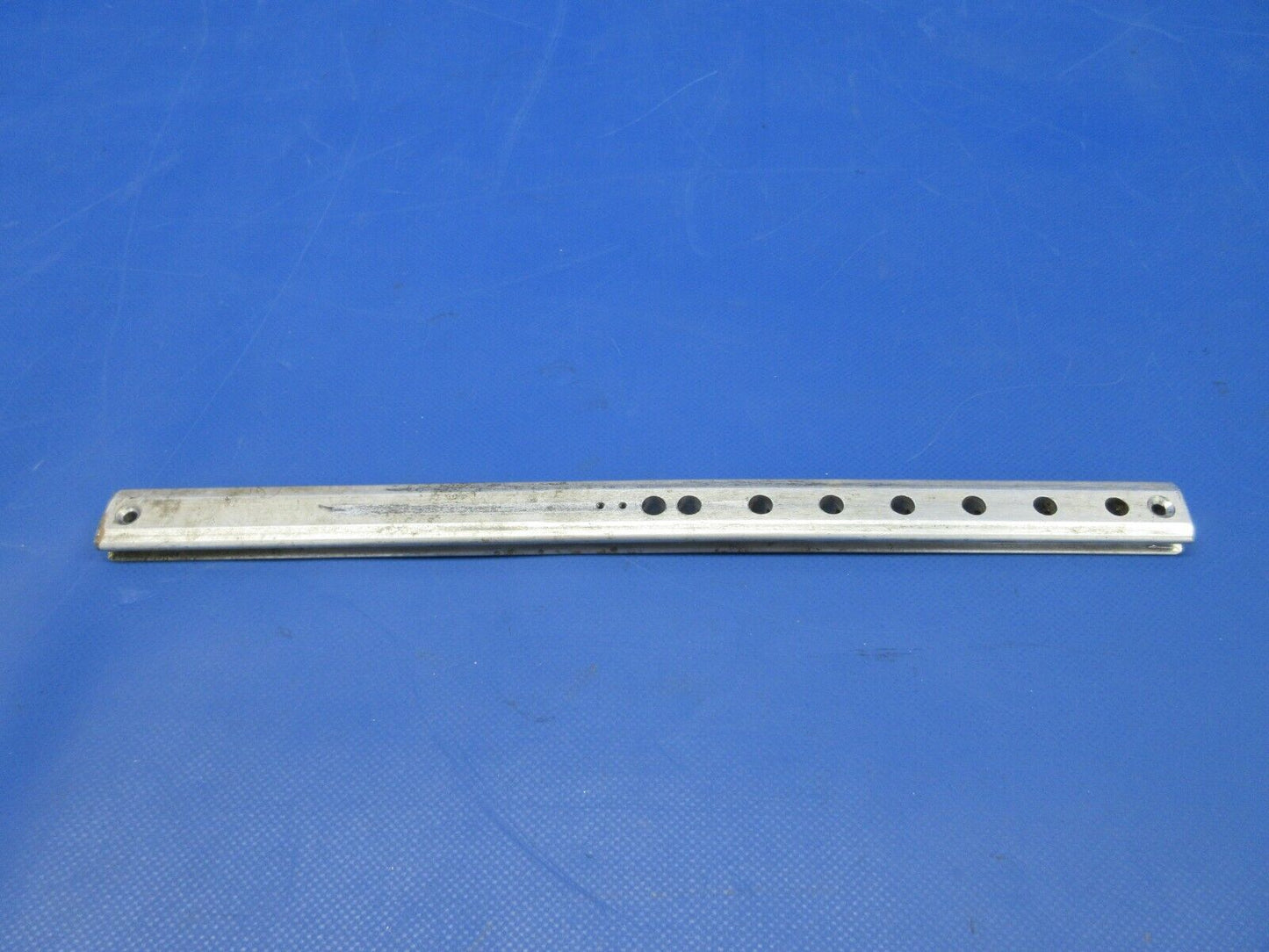 Piper PA-23-250 Aztec Seat Track OTBD P/N 17922-04 (0624-854)
