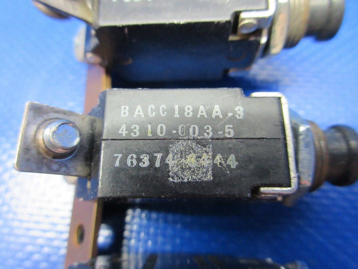 Piper PA-28-180 Circuit Breakers & Switches P/N 7277-2-2 LOT OF 20 (1124-1476)