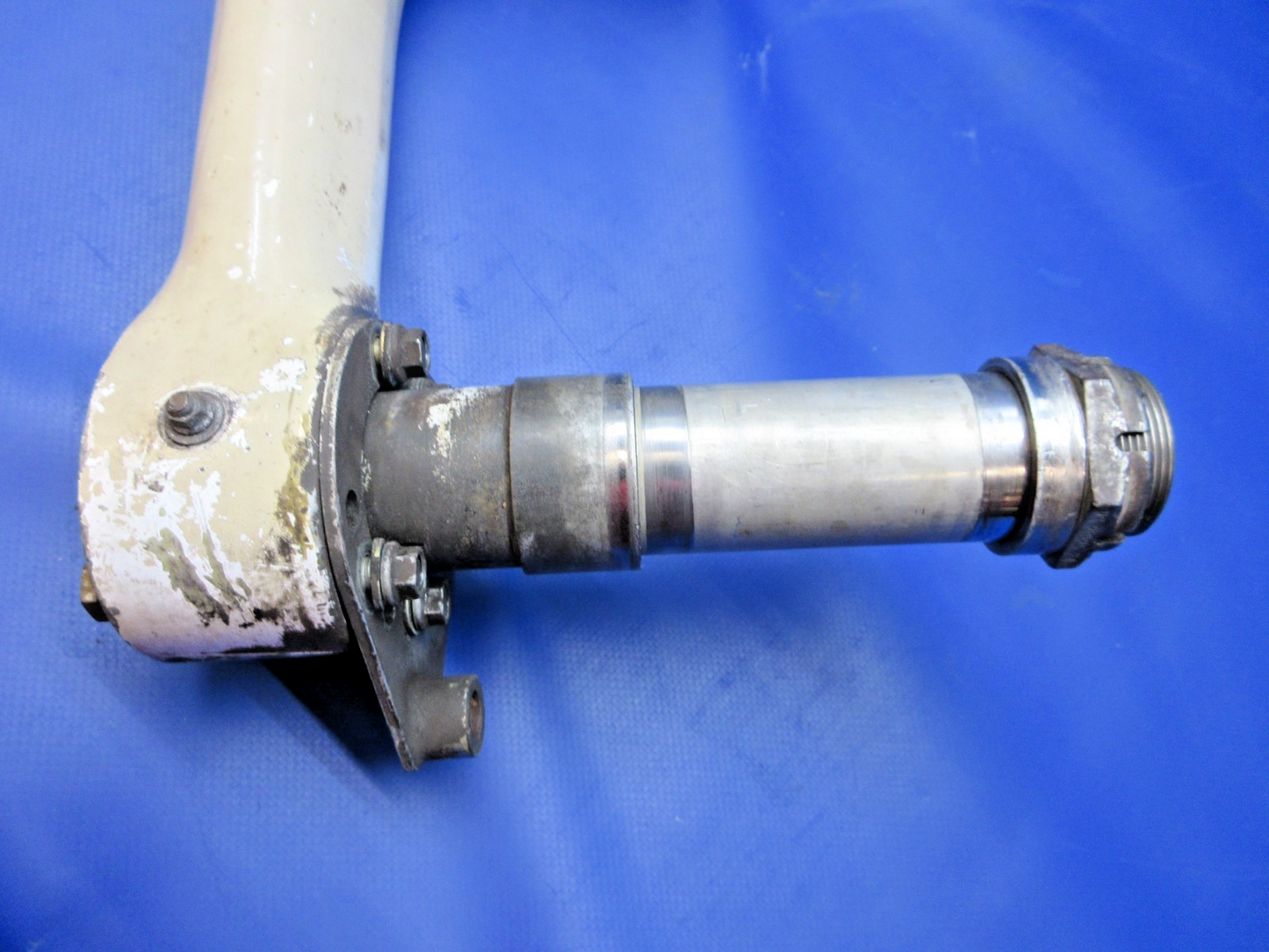 Beech 76 Duchess LH Main Landing Gear P/N 105-810019-1 (0526-2046)8