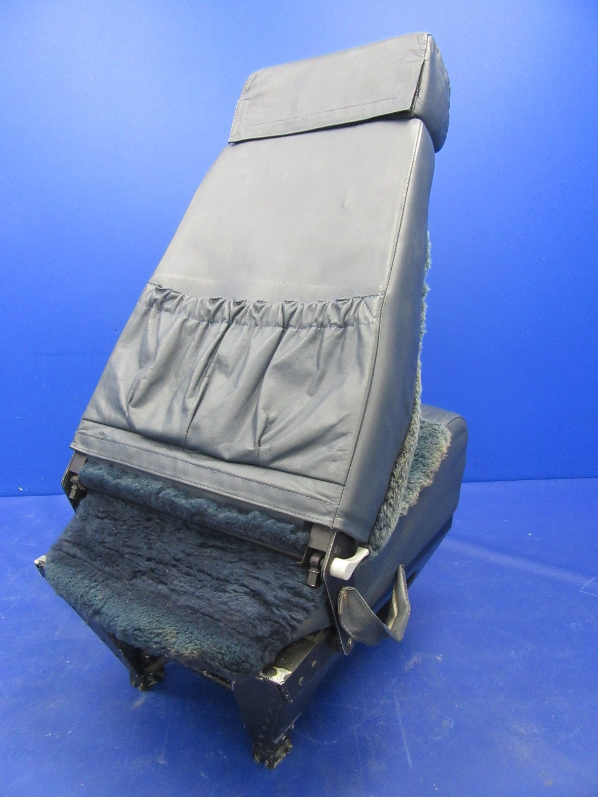 Beech 76 Duchess Pilot Seat P/N 169-534024-1 (0326-55)3