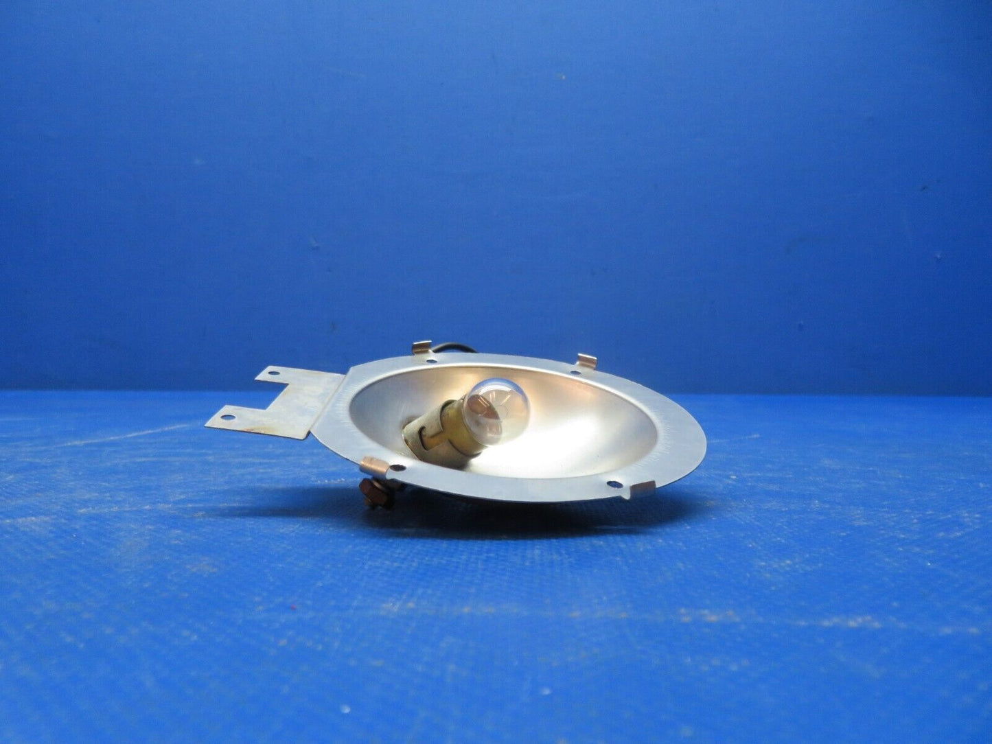 Piper PA-32RT-300T Lance II Reflector FWD Baggage Light P/N 66632-02 (1024-184)