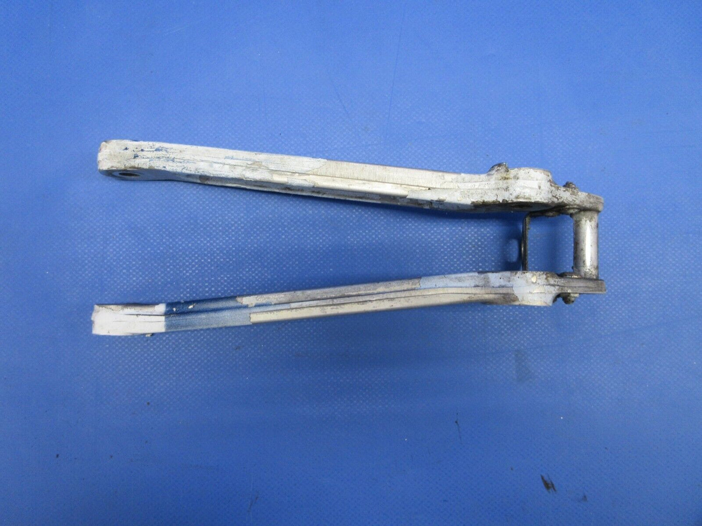 Piper PA-23-250 Aztec Nose Gear Drag Link Assy P/N 16279-00 (0624-848)