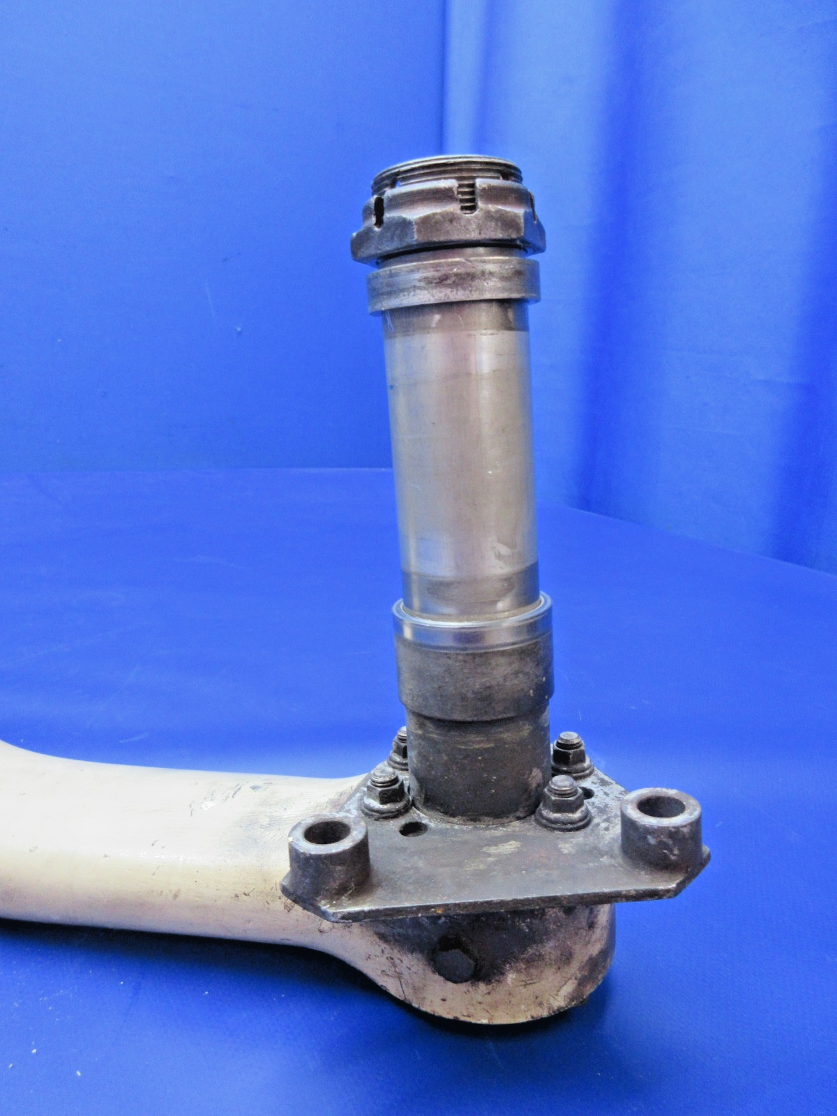 Beech 76 Duchess RH Main Landing Gear P/N 105-810019-2 (0526-2044)10