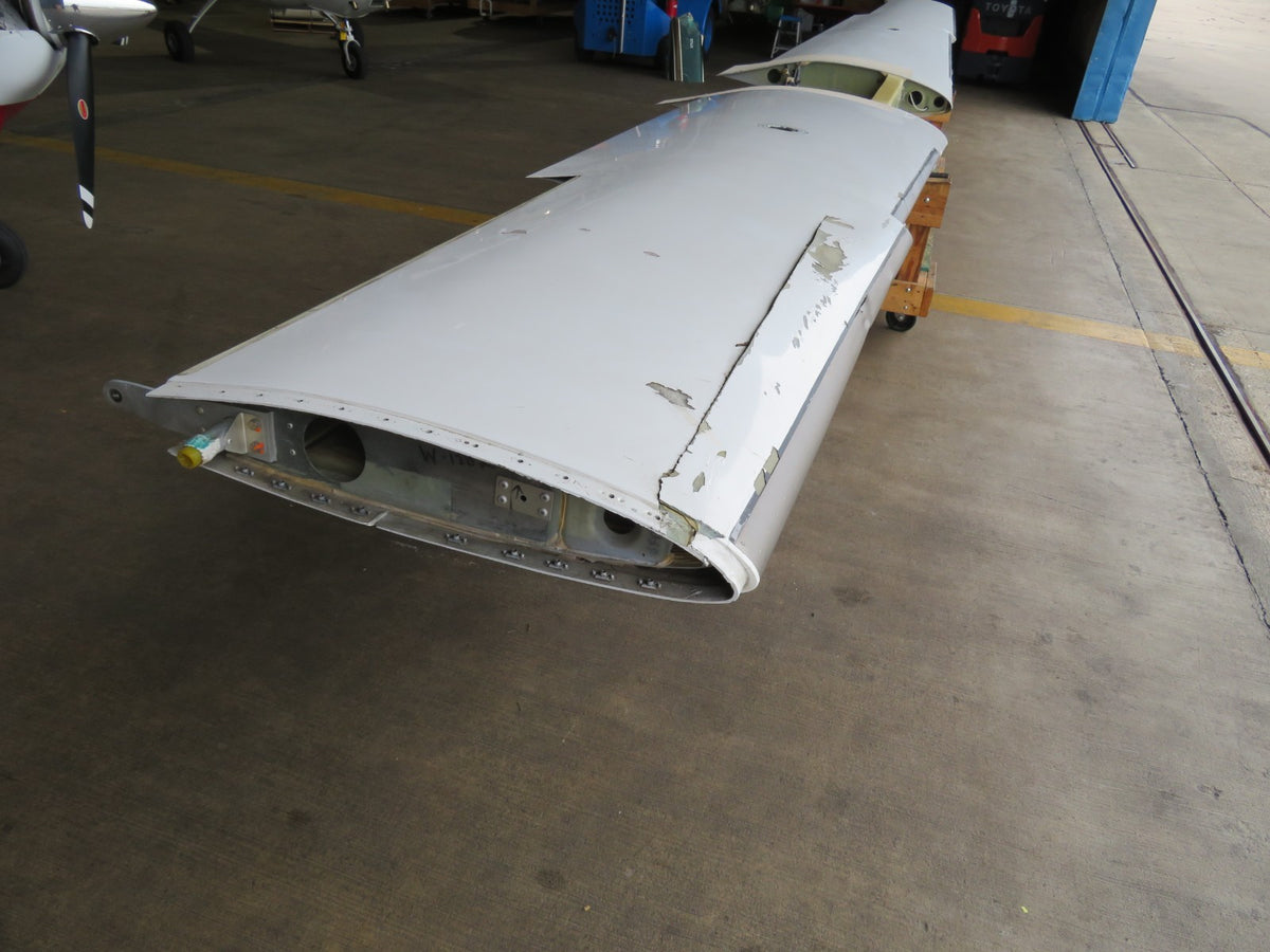 DAMAGED 2005 Cirrus SR22 Left and Right Hand Wing FIBERGLASS EDUCATION (0826-99)20