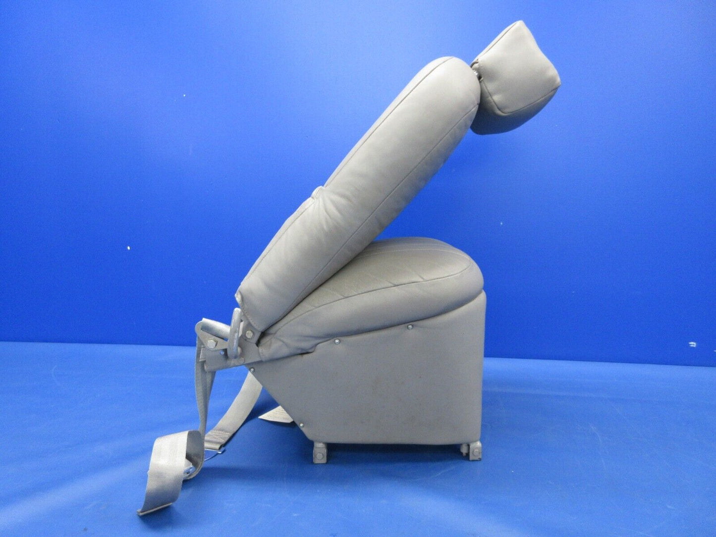 Piper PA-23-250 Aztec Center Seat Assy RH P/N 16481-03 (0624-1353)