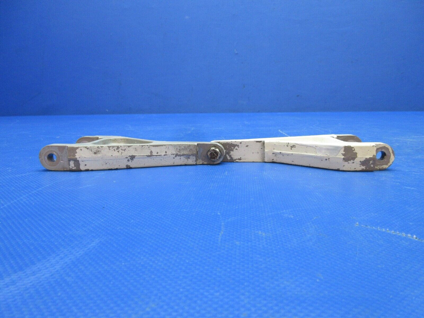 Piper PA-23-250 Aztec Main Gear Torque Link Assy P/N 31805-06 (0824-1320)