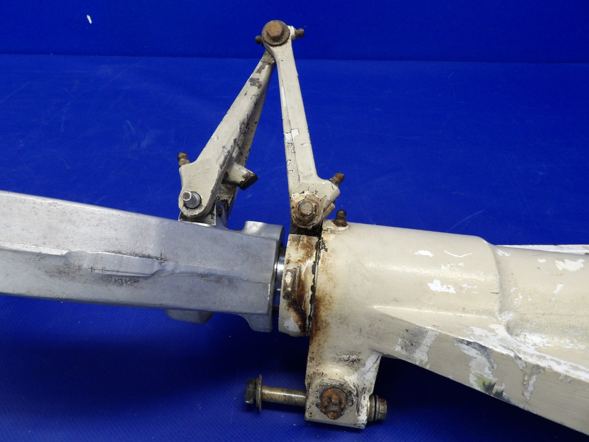 Beech 76 Duchess Nose Landing Gear P/N 105-820000-601 (0526-2045)8